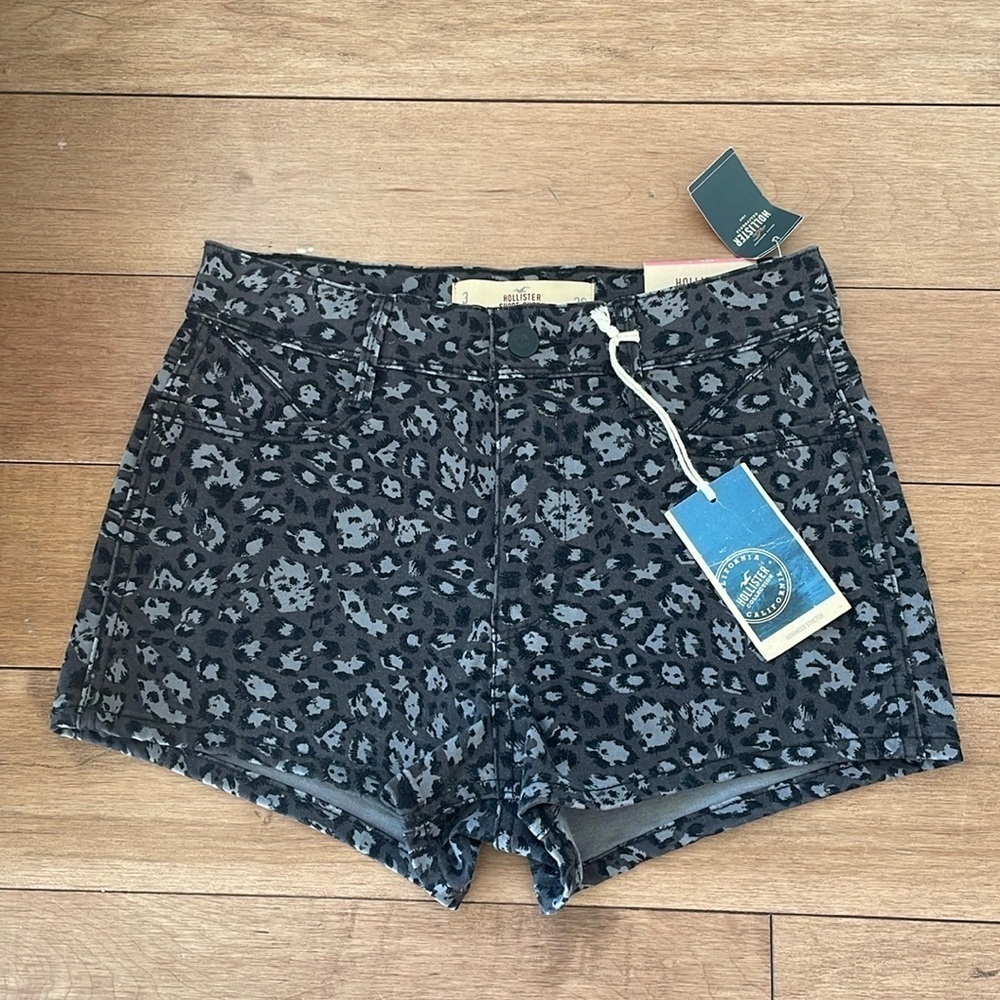 NWT Hollister high rise black and grey leopard shorts size 3, W26